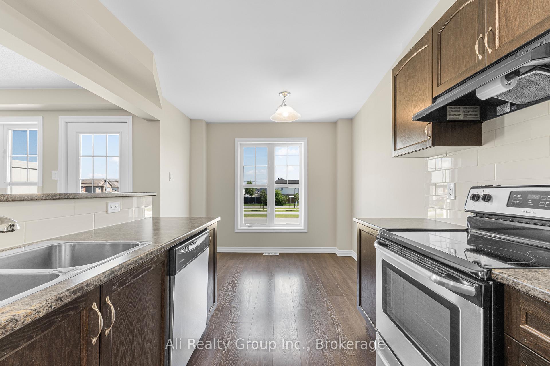 Photo 25 of 359 Sweetfern Crescent, Ottawa, Avalon West — HOMEH