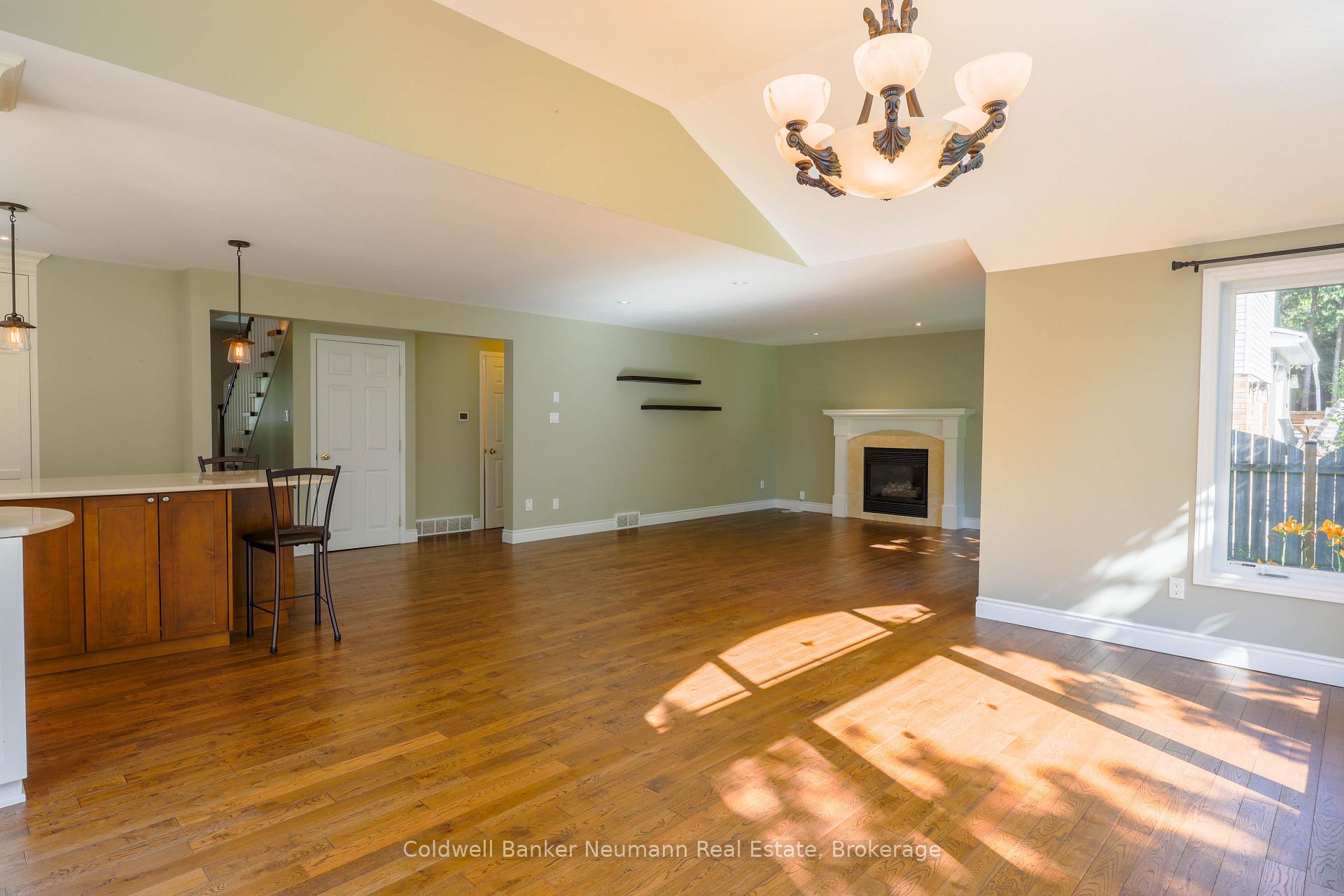 Photo 4 of Unit Upper, 44 Tanager Drive, Guelph, Kortright Hills — HOMEH