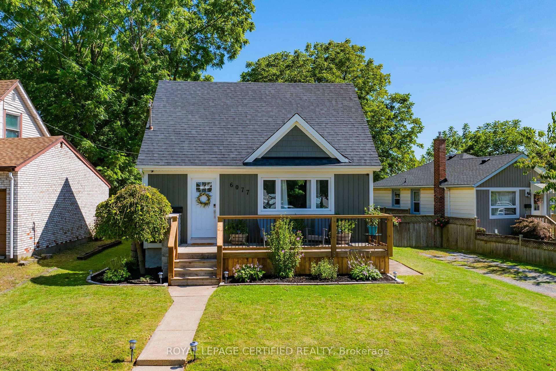 Photo 2 of 6077 Collins Drive, Niagara Falls, Arad/Fallsview — HOMEH