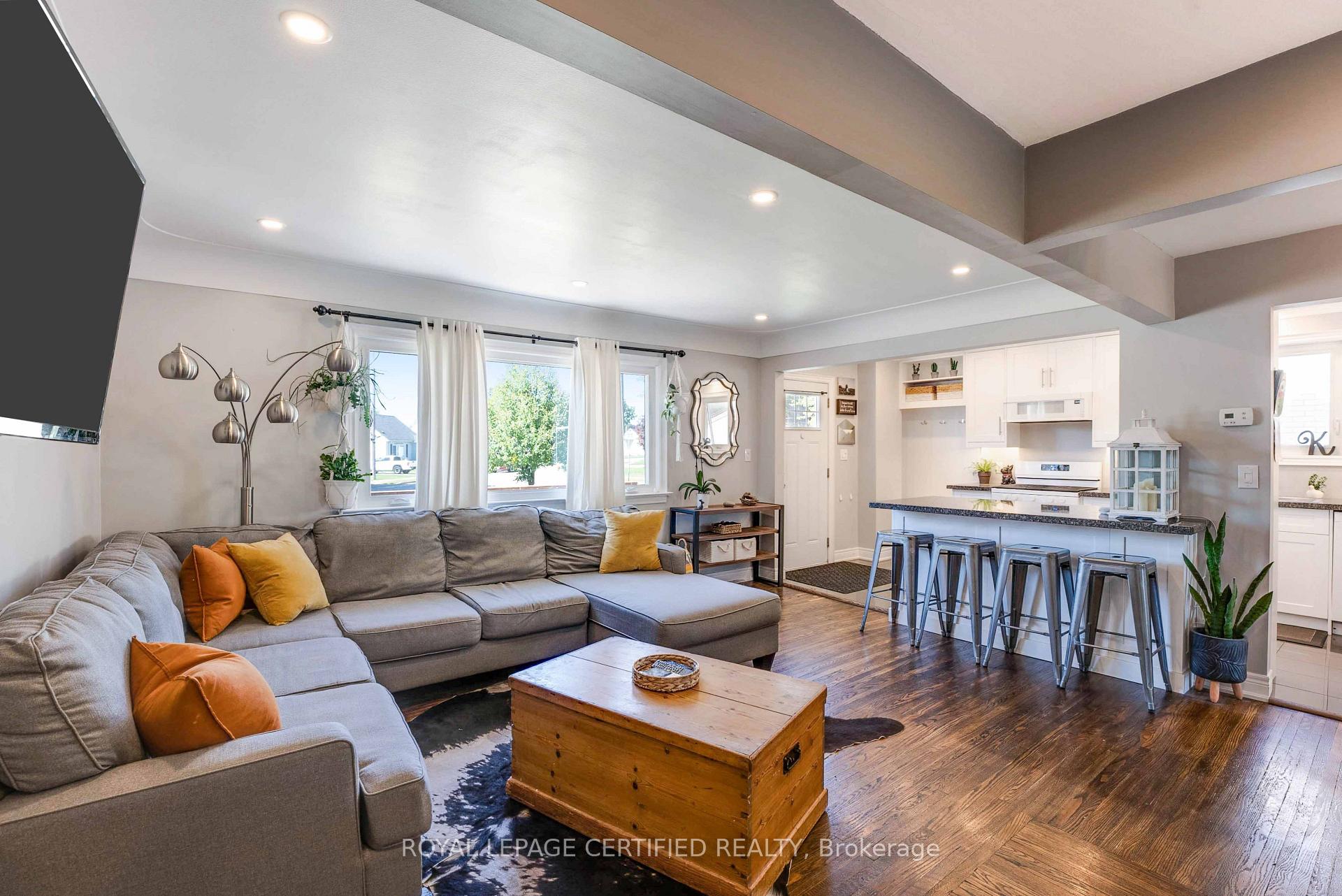 Photo 7 of 6077 Collins Drive, Niagara Falls, Arad/Fallsview — HOMEH