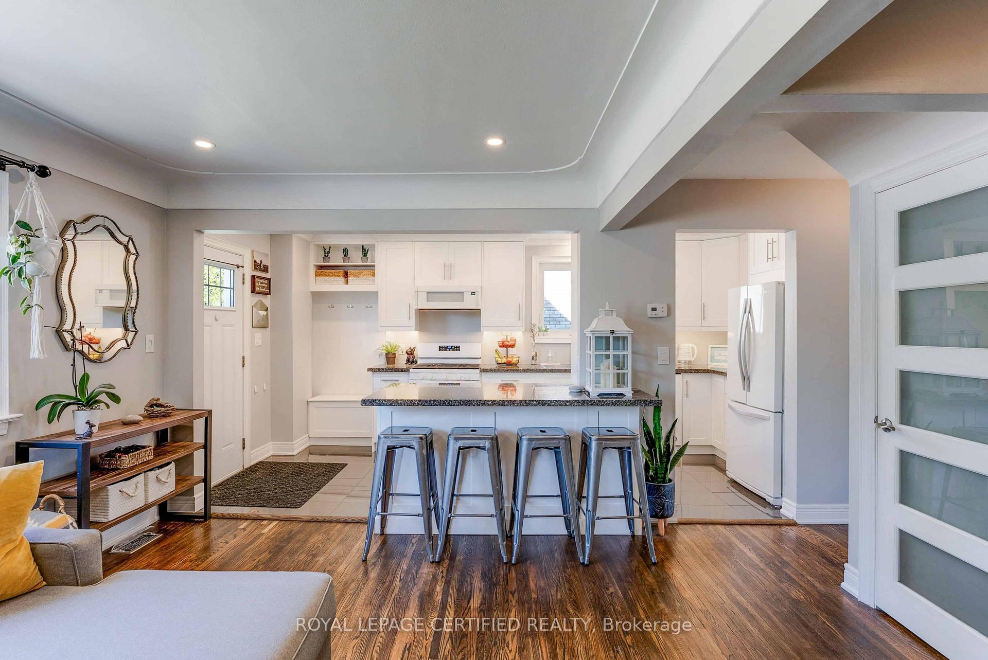 Photo 8 of 6077 Collins Drive, Niagara Falls, Arad/Fallsview — HOMEH