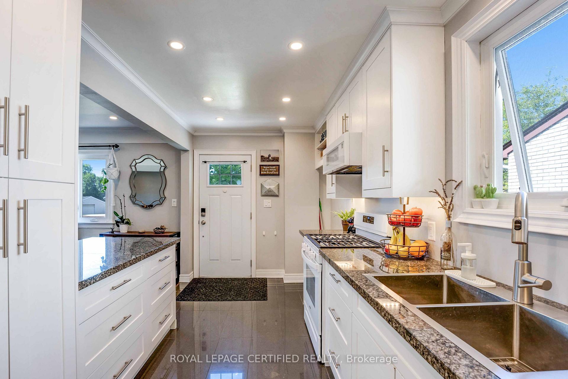 Photo 10 of 6077 Collins Drive, Niagara Falls, Arad/Fallsview — HOMEH