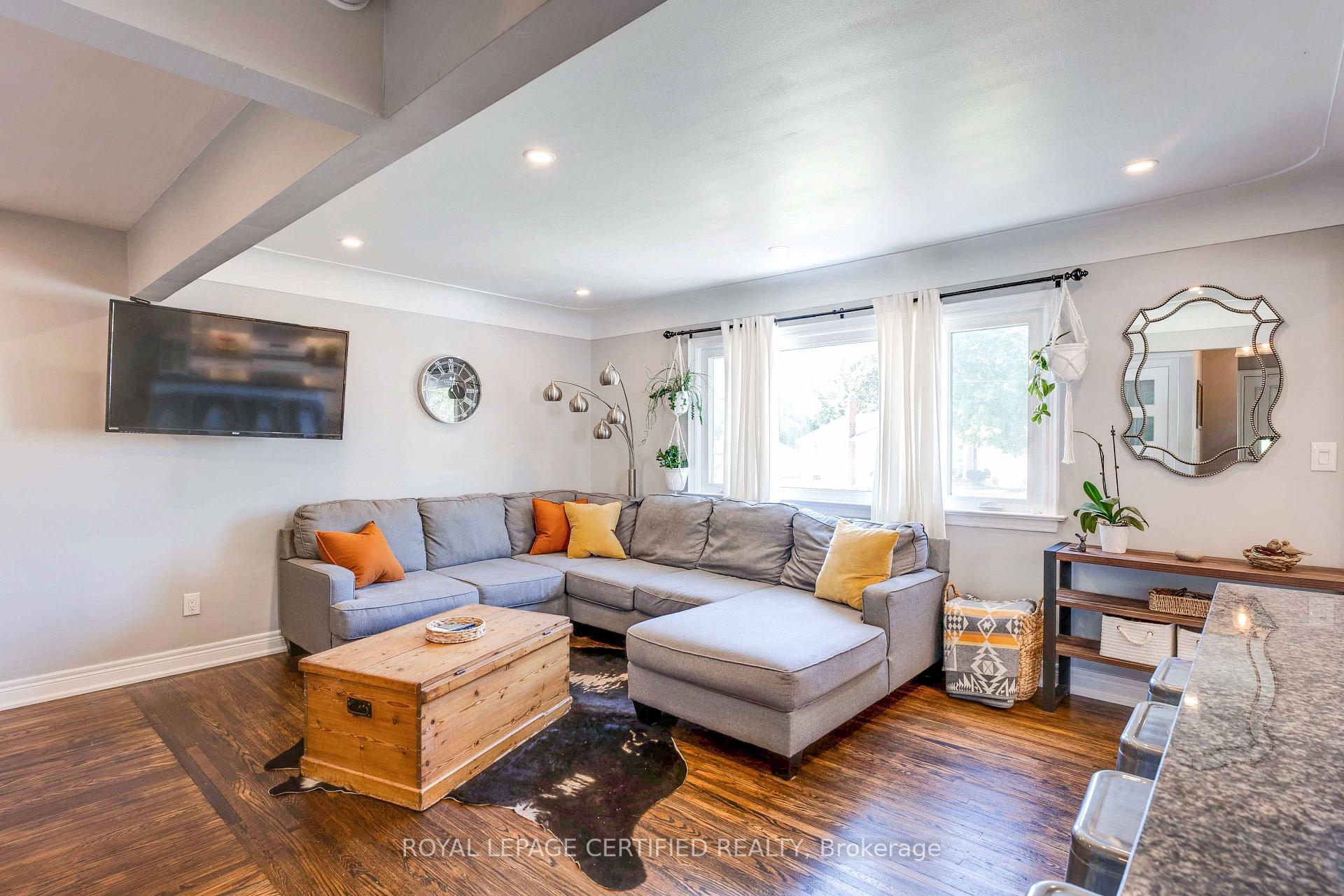 Photo 11 of 6077 Collins Drive, Niagara Falls, Arad/Fallsview — HOMEH