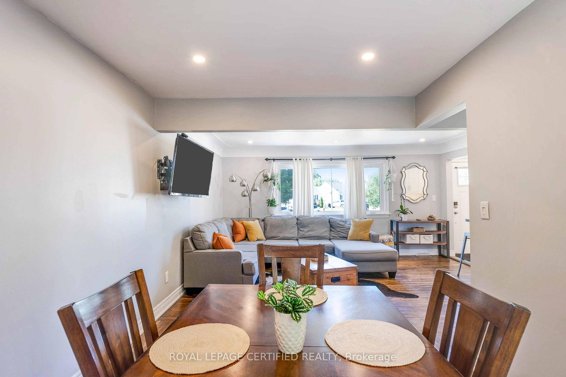 Photo 14 of 6077 Collins Drive, Niagara Falls, Arad/Fallsview — HOMEH