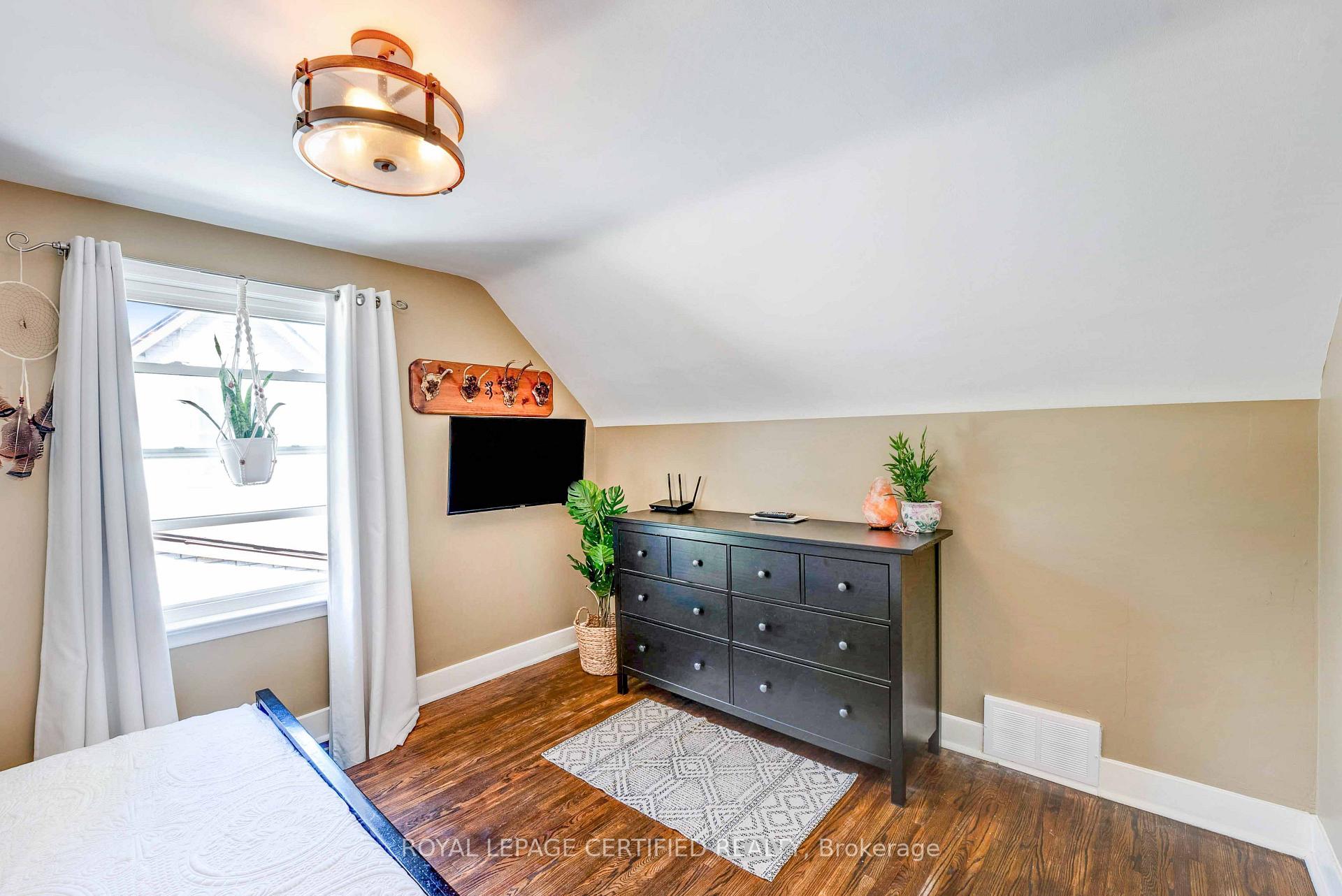 Photo 16 of 6077 Collins Drive, Niagara Falls, Arad/Fallsview — HOMEH