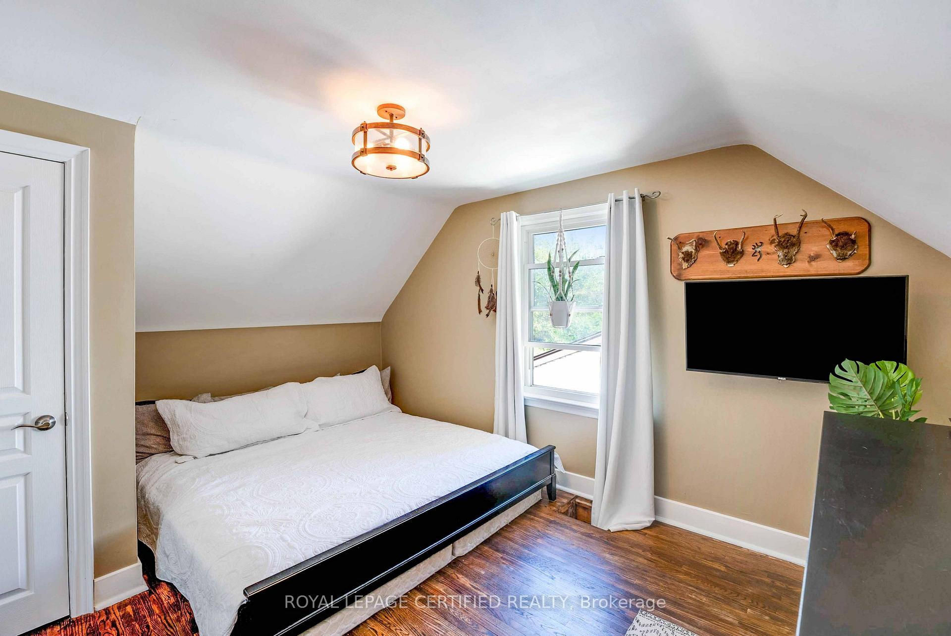 Photo 17 of 6077 Collins Drive, Niagara Falls, Arad/Fallsview — HOMEH