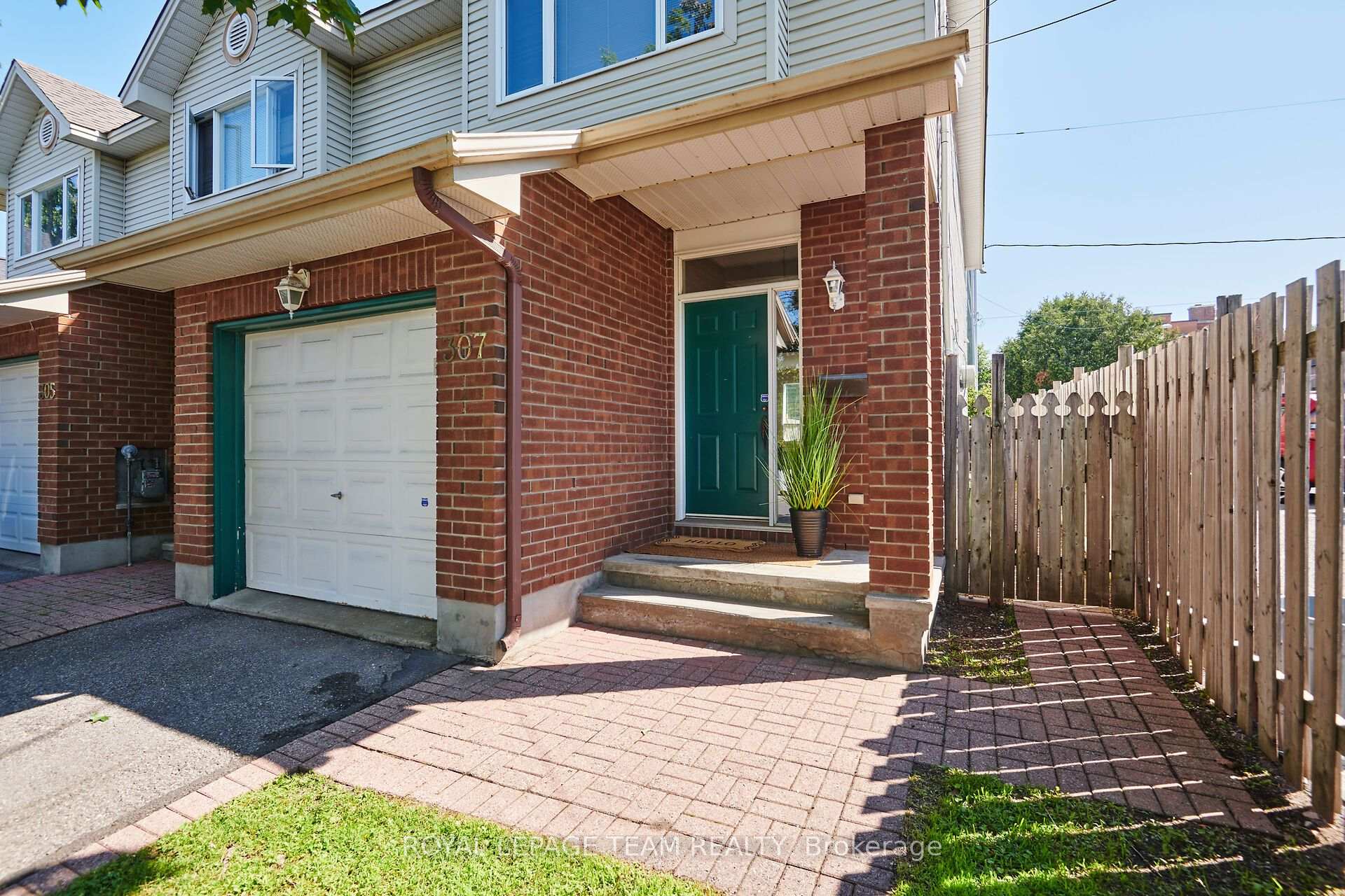 Photo 5 of 307 Cyr Avenue, Ottawa, Vanier — HOMEH
