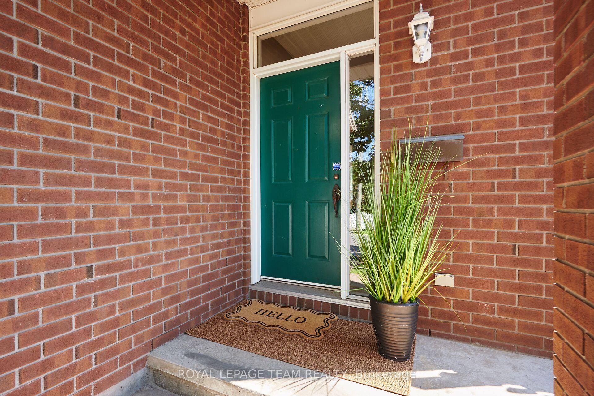 Photo 7 of 307 Cyr Avenue, Ottawa, Vanier — HOMEH