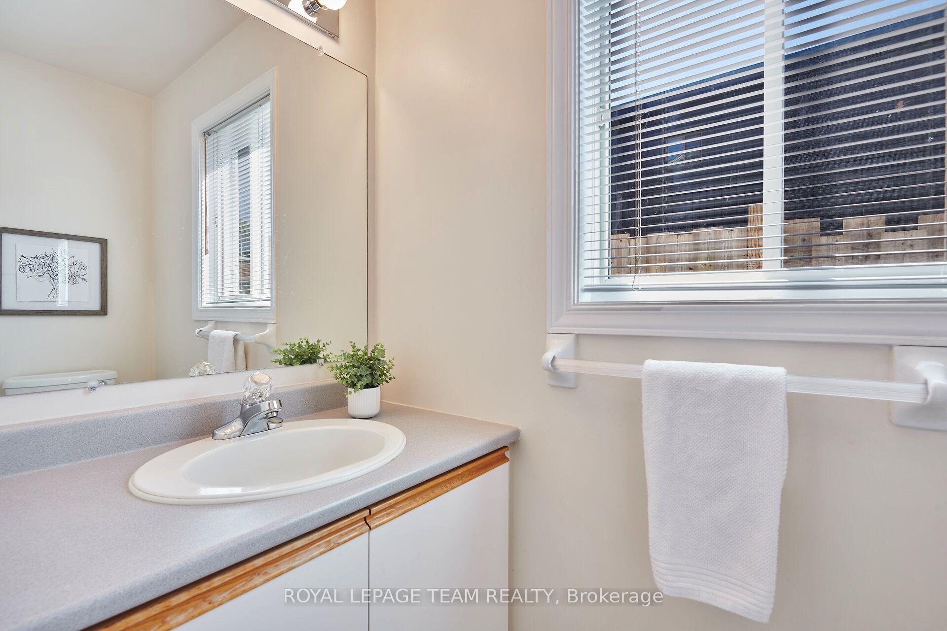 Photo 15 of 307 Cyr Avenue, Ottawa, Vanier — HOMEH