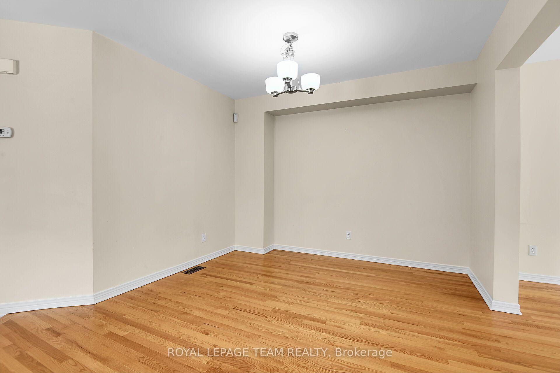 Photo 25 of 307 Cyr Avenue, Ottawa, Vanier — HOMEH
