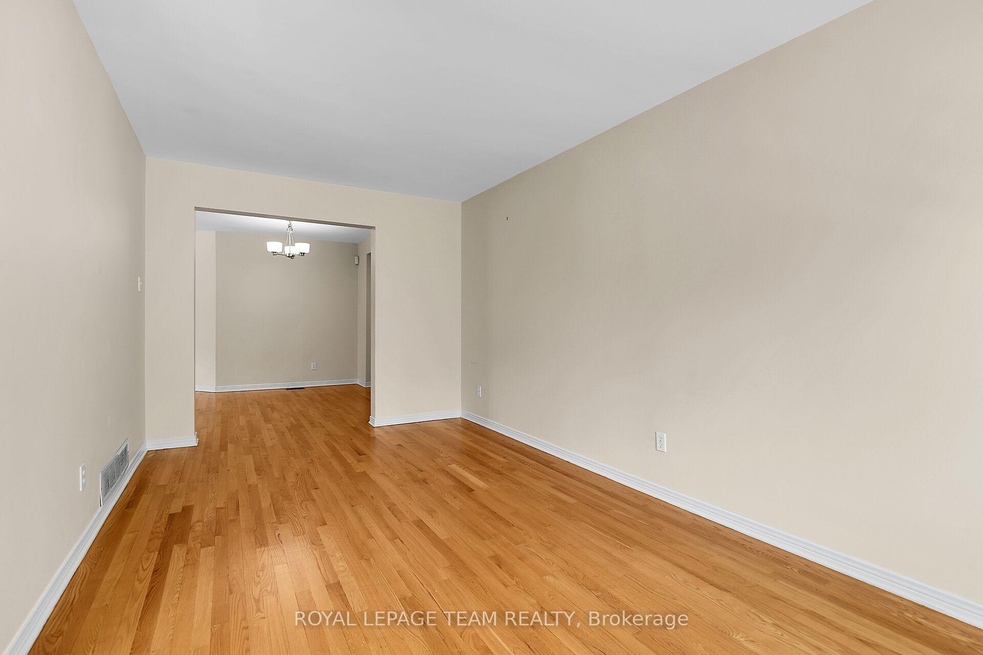 Photo 31 of 307 Cyr Avenue, Ottawa, Vanier — HOMEH