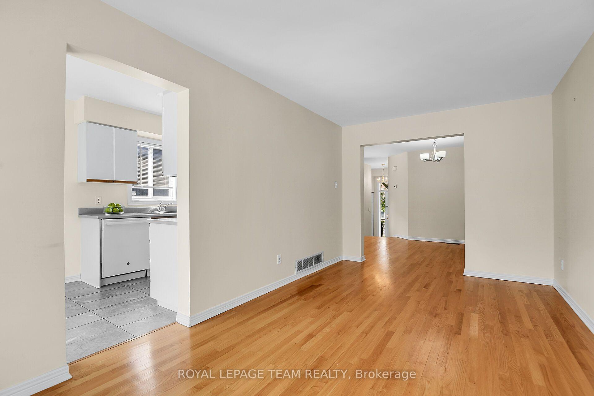 Photo 32 of 307 Cyr Avenue, Ottawa, Vanier — HOMEH