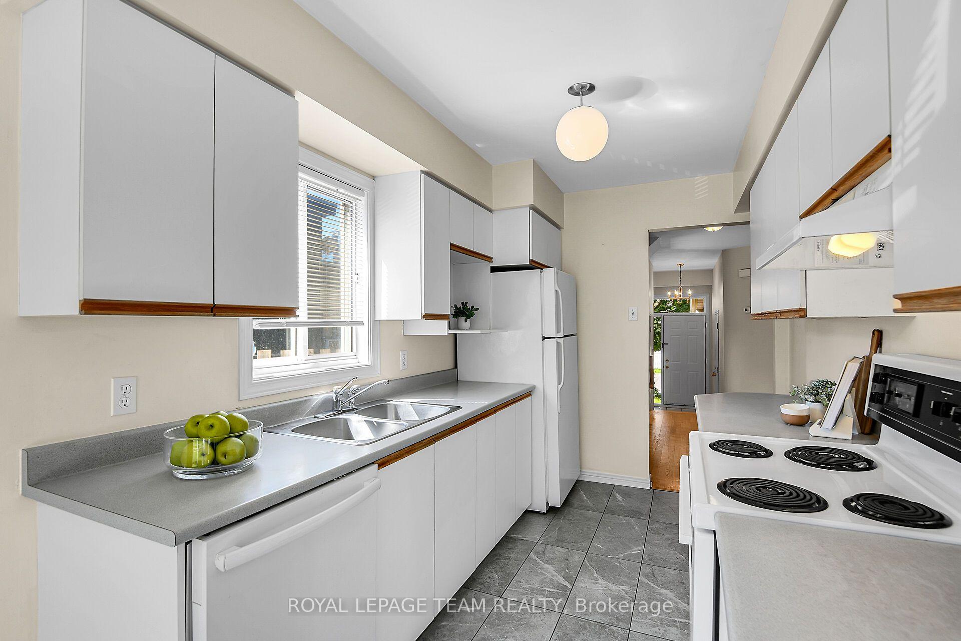 Photo 33 of 307 Cyr Avenue, Ottawa, Vanier — HOMEH