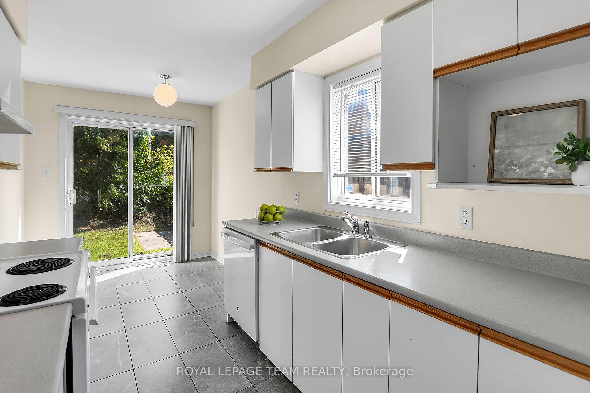 Photo 36 of 307 Cyr Avenue, Ottawa, Vanier — HOMEH