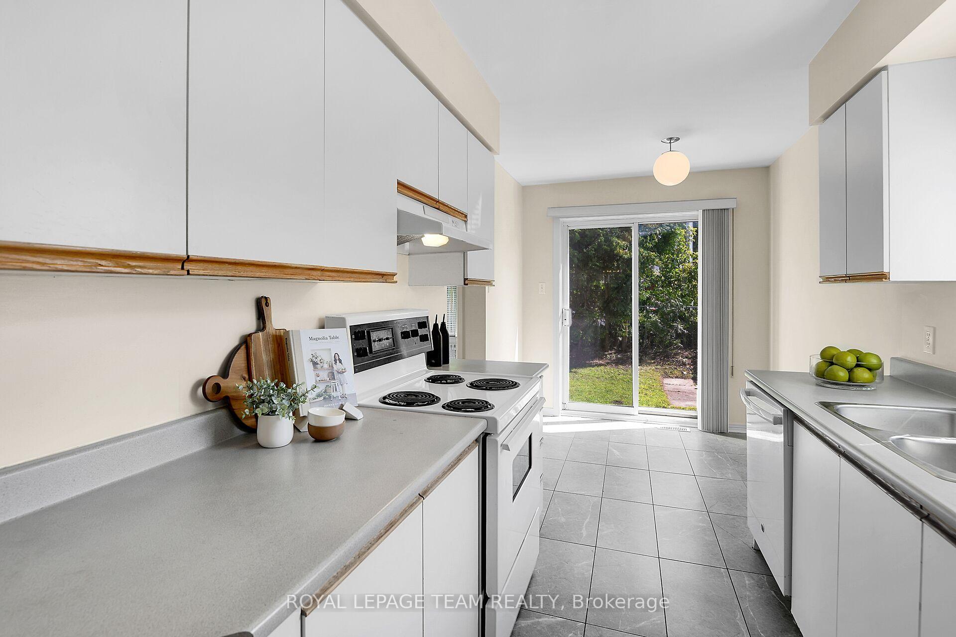Photo 37 of 307 Cyr Avenue, Ottawa, Vanier — HOMEH