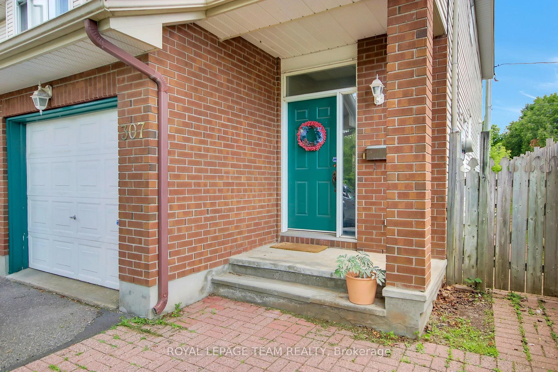 Photo 10 of 307 Cyr Avenue, Ottawa, Vanier — HOMEH