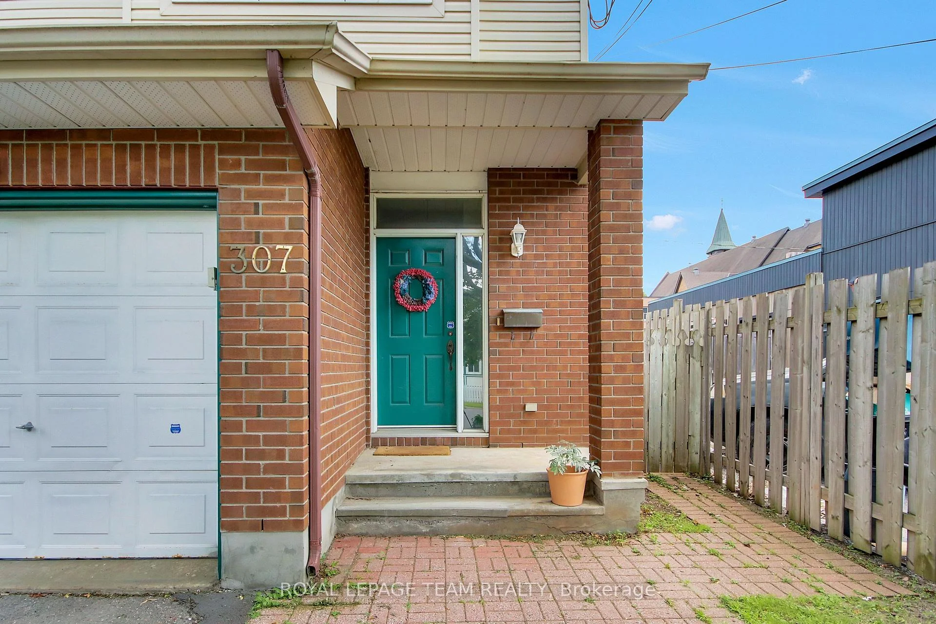 Photo 12 of 307 Cyr Avenue, Ottawa, Vanier — HOMEH