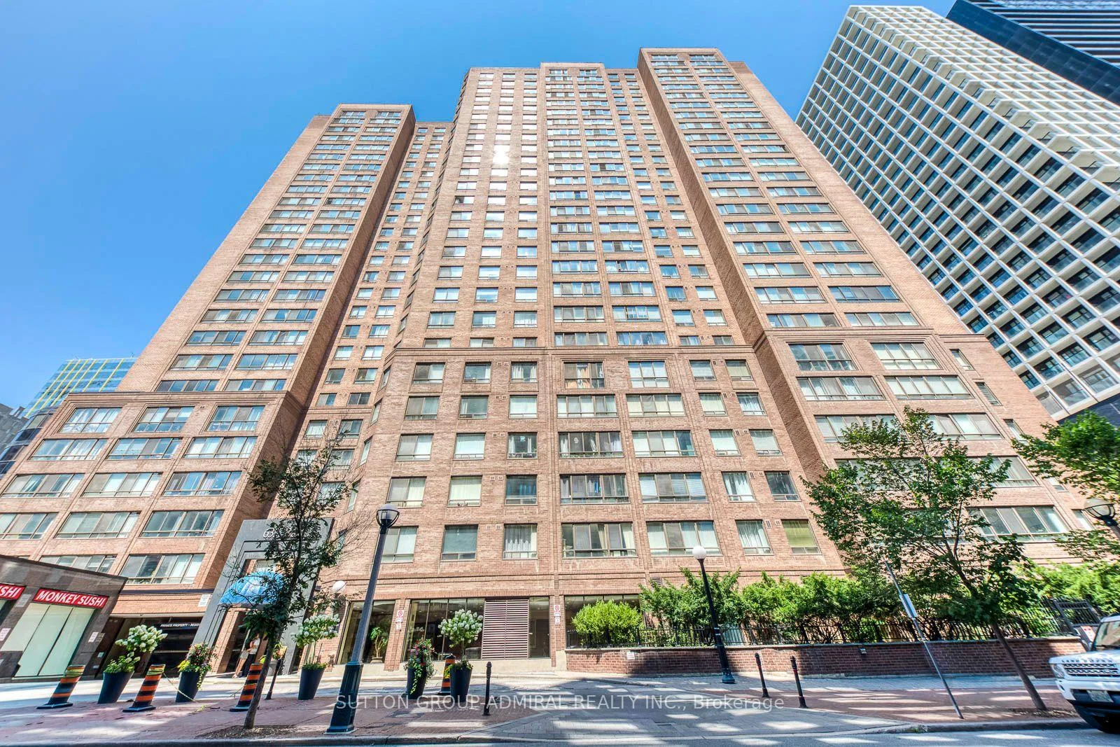 Photo 1 of Unit 406, 633 Bay Street, Toronto, Bay Street Corridor — HOMEH