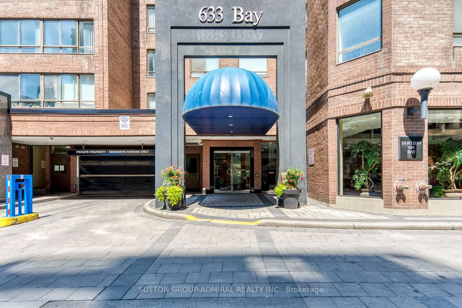 Photo 4 of Unit 406, 633 Bay Street, Toronto, Bay Street Corridor — HOMEH