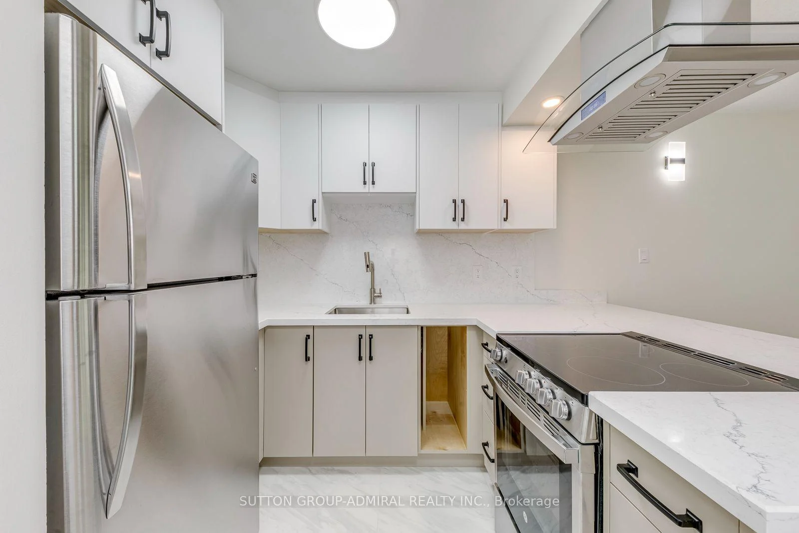 Photo 10 of Unit 406, 633 Bay Street, Toronto, Bay Street Corridor — HOMEH