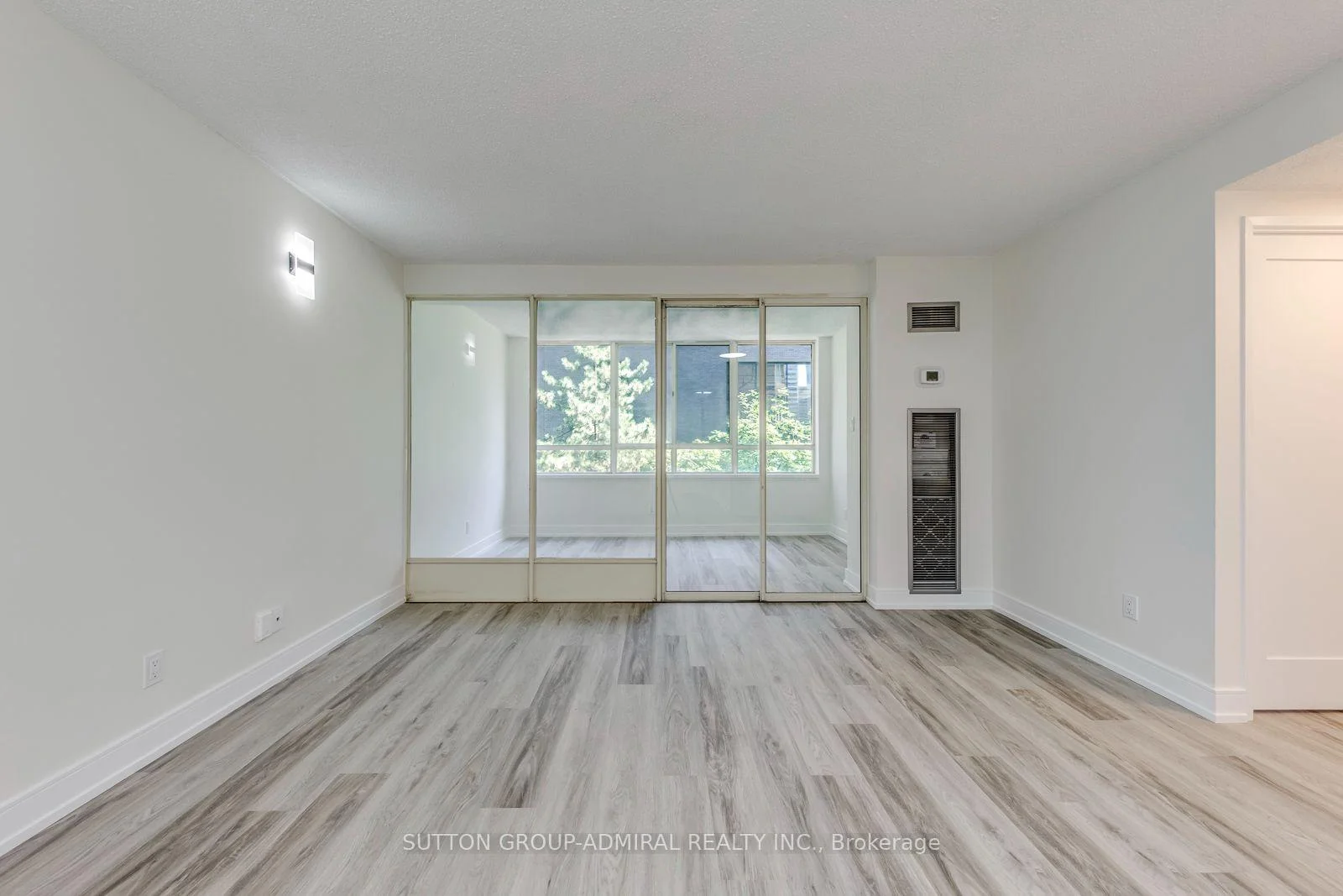Photo 15 of Unit 406, 633 Bay Street, Toronto, Bay Street Corridor — HOMEH
