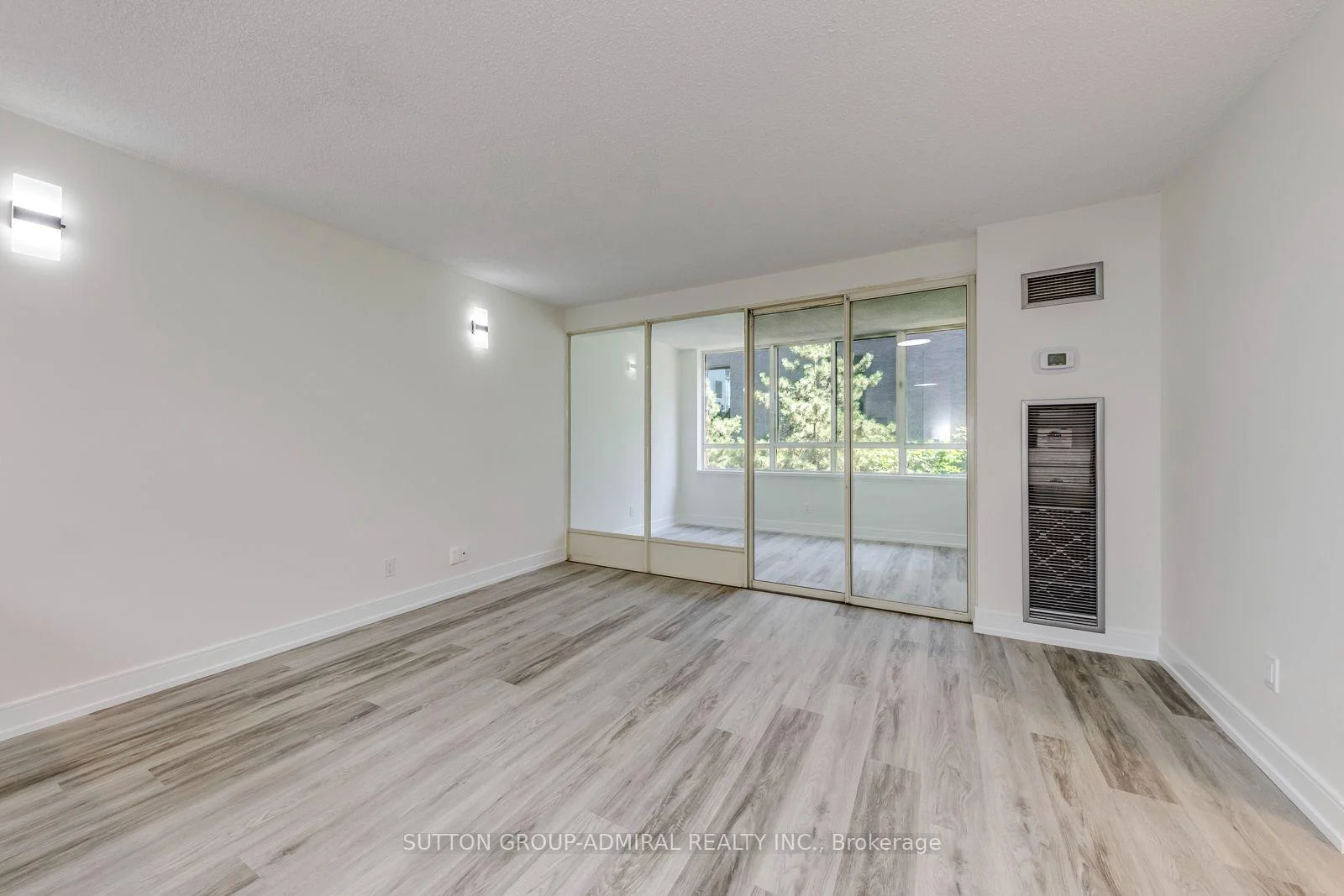 Photo 16 of Unit 406, 633 Bay Street, Toronto, Bay Street Corridor — HOMEH
