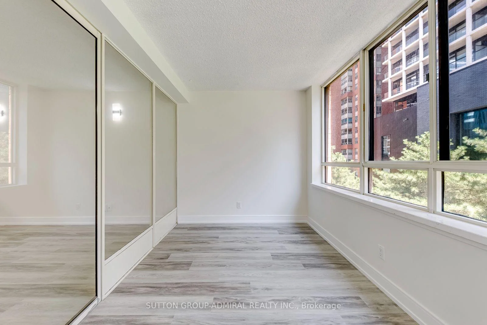 Photo 21 of Unit 406, 633 Bay Street, Toronto, Bay Street Corridor — HOMEH