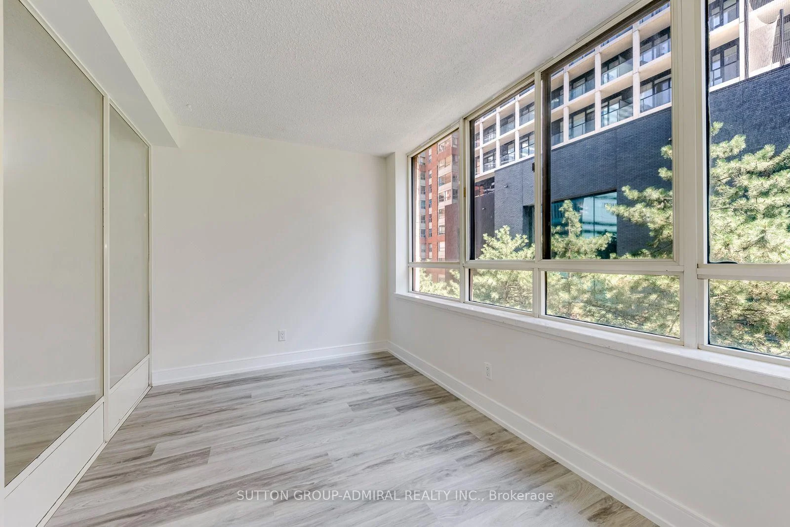 Photo 22 of Unit 406, 633 Bay Street, Toronto, Bay Street Corridor — HOMEH