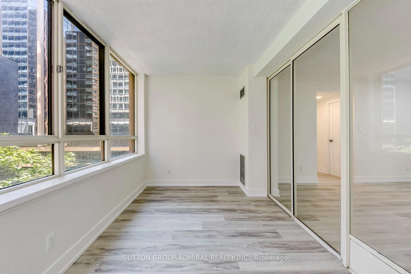 Photo 23 of Unit 406, 633 Bay Street, Toronto, Bay Street Corridor — HOMEH