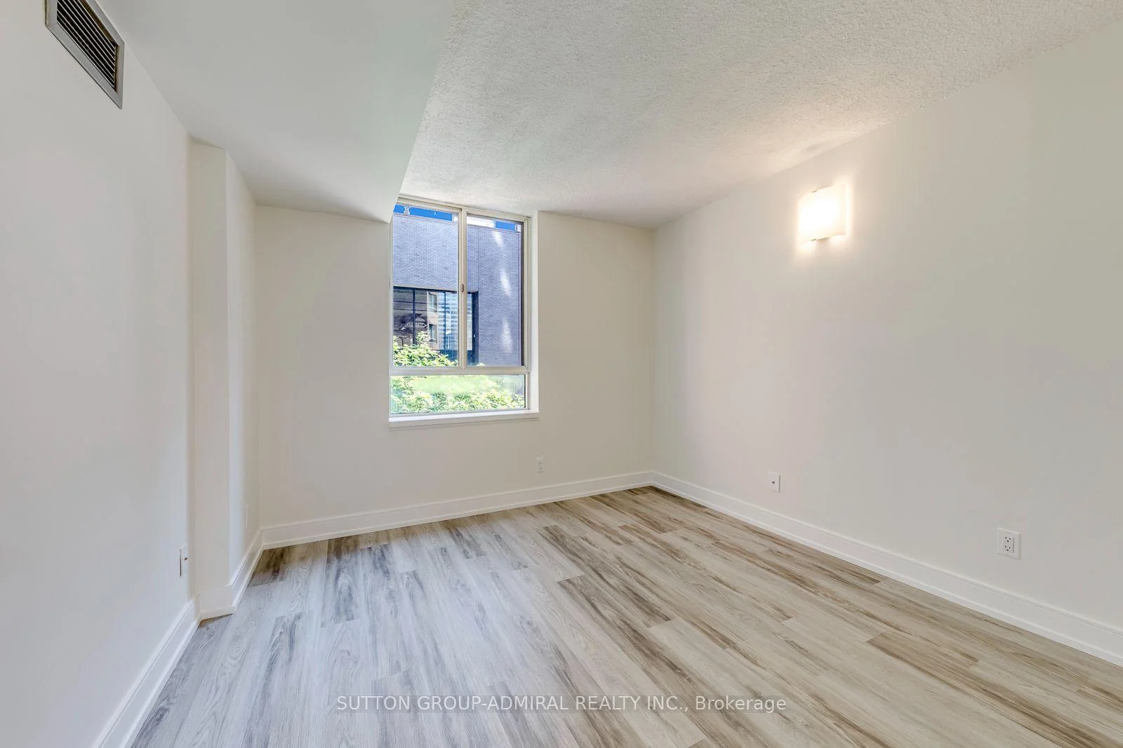 Photo 24 of Unit 406, 633 Bay Street, Toronto, Bay Street Corridor — HOMEH