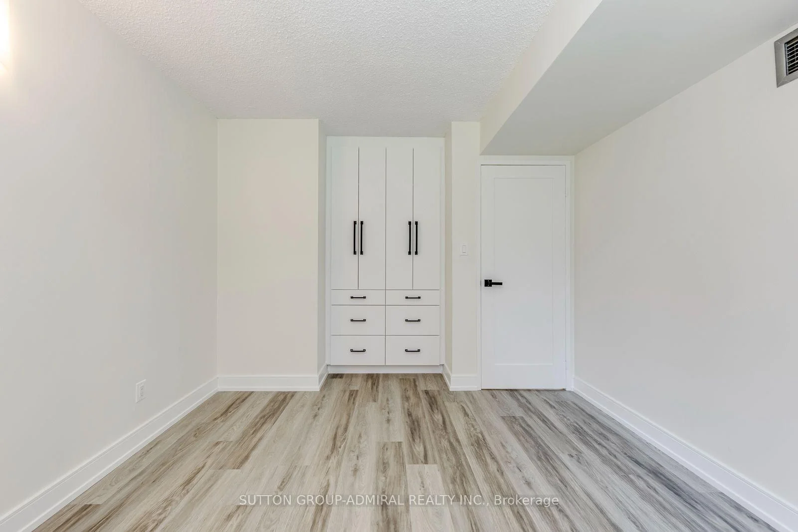Photo 26 of Unit 406, 633 Bay Street, Toronto, Bay Street Corridor — HOMEH