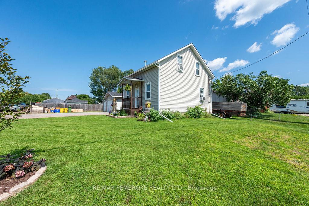 Photo 5 of 617 Third Avenue S, Laurentian Valley, Laurentian Valley — HOMEH