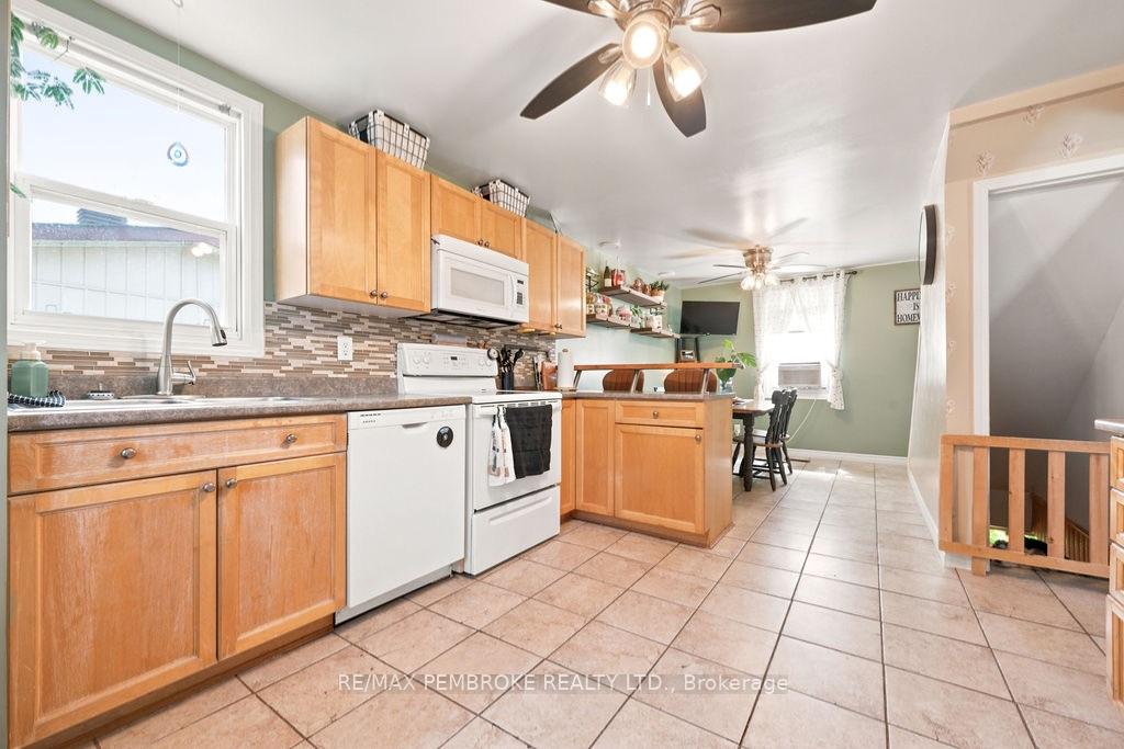 Photo 8 of 617 Third Avenue S, Laurentian Valley, Laurentian Valley — HOMEH