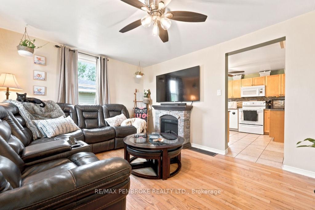 Photo 15 of 617 Third Avenue S, Laurentian Valley, Laurentian Valley — HOMEH