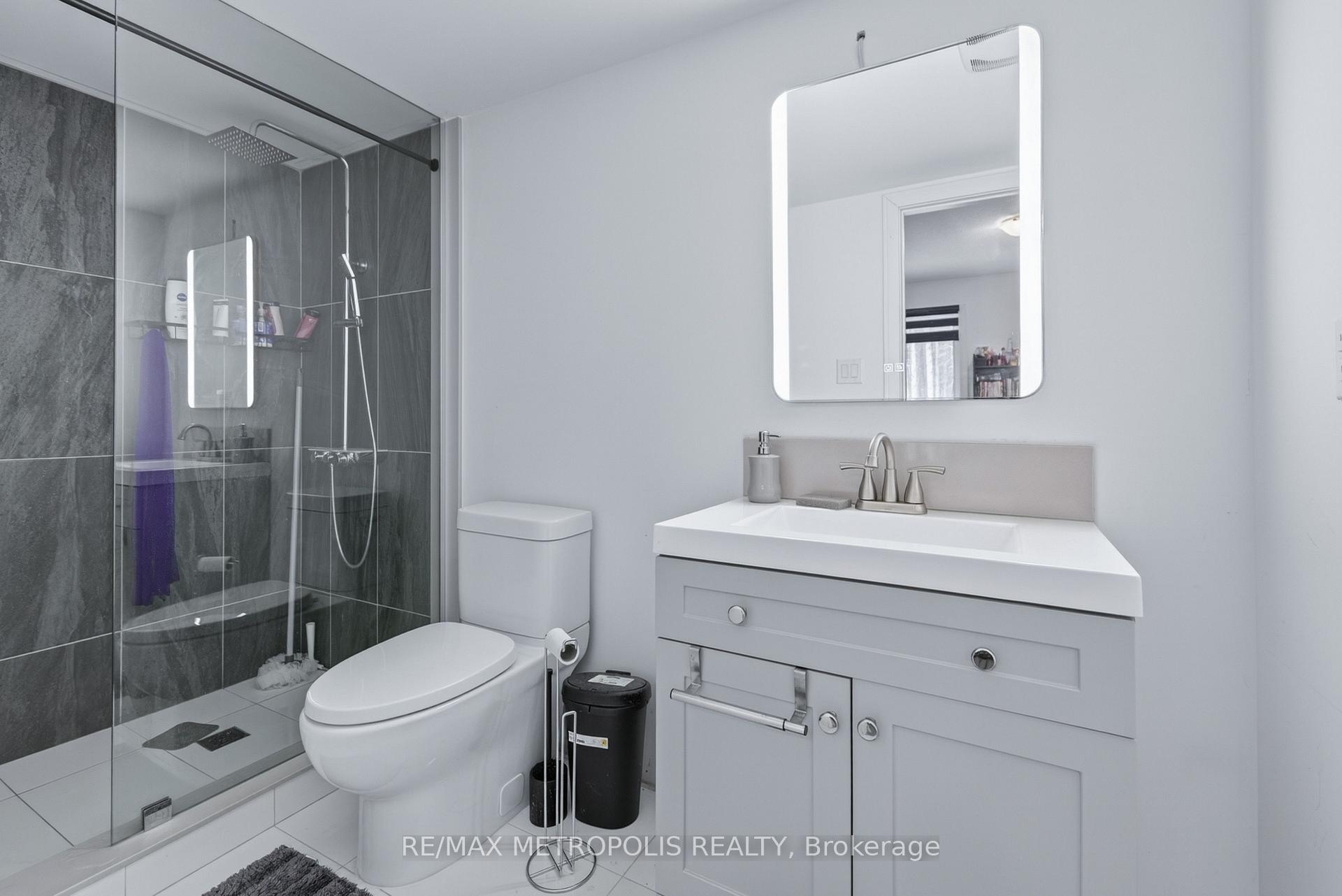 Photo 11 of 132 Blue Forest Crescent, Barrie, Innis-Shore — HOMEH