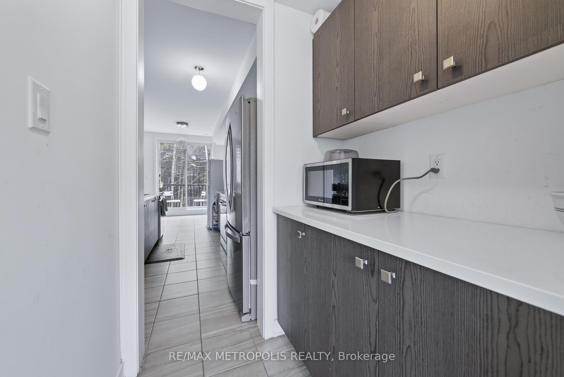 Photo 17 of 132 Blue Forest Crescent, Barrie, Innis-Shore — HOMEH