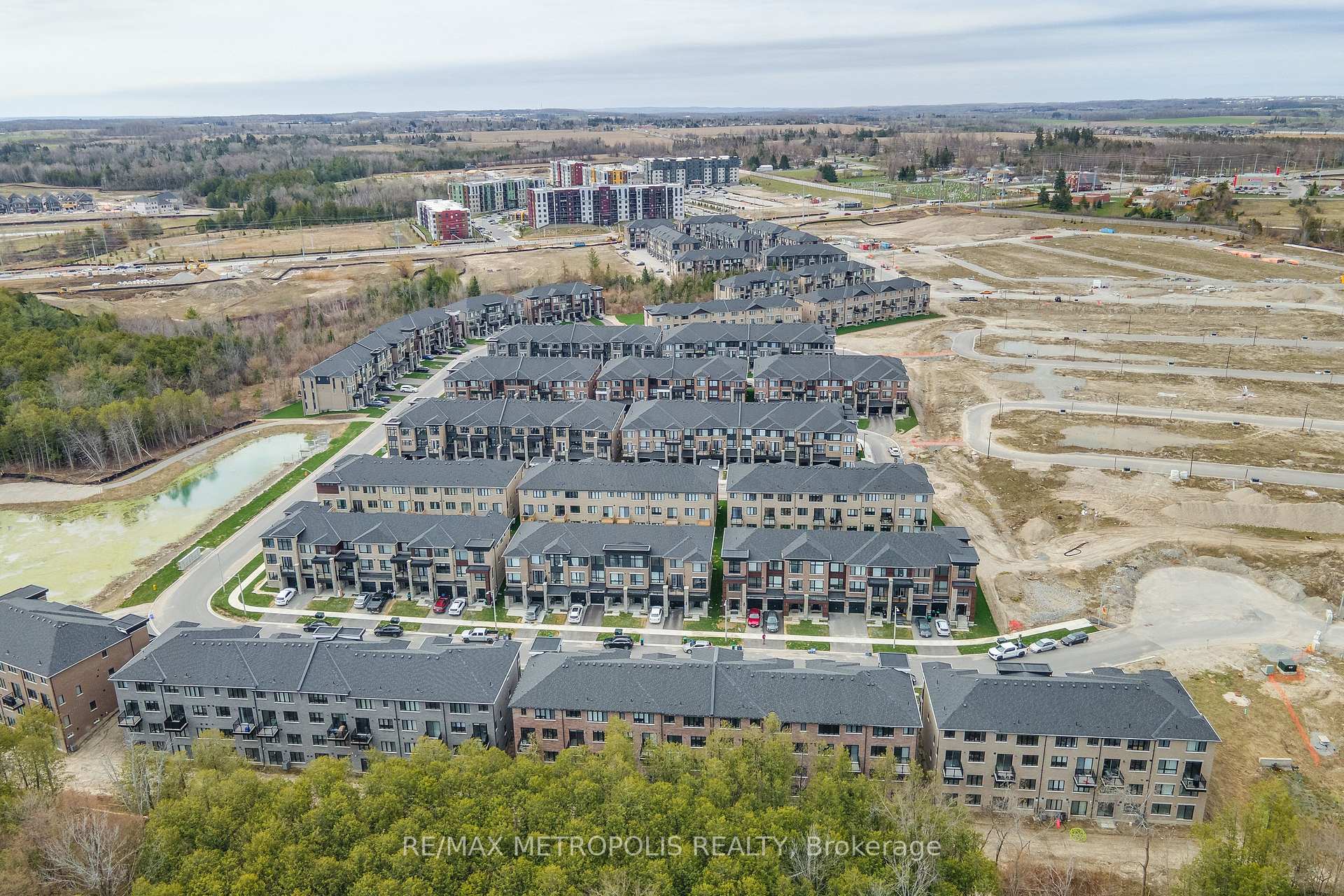 Photo 25 of 132 Blue Forest Crescent, Barrie, Innis-Shore — HOMEH