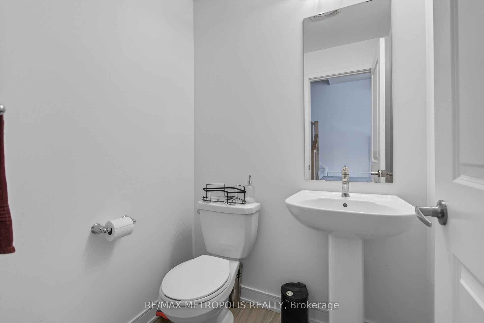 Photo 30 of 132 Blue Forest Crescent, Barrie, Innis-Shore — HOMEH