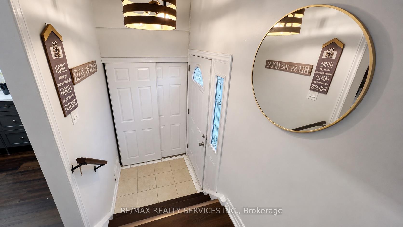 Photo 2 of 71 Newlyn Crescent, Brampton, Brampton North — HOMEH