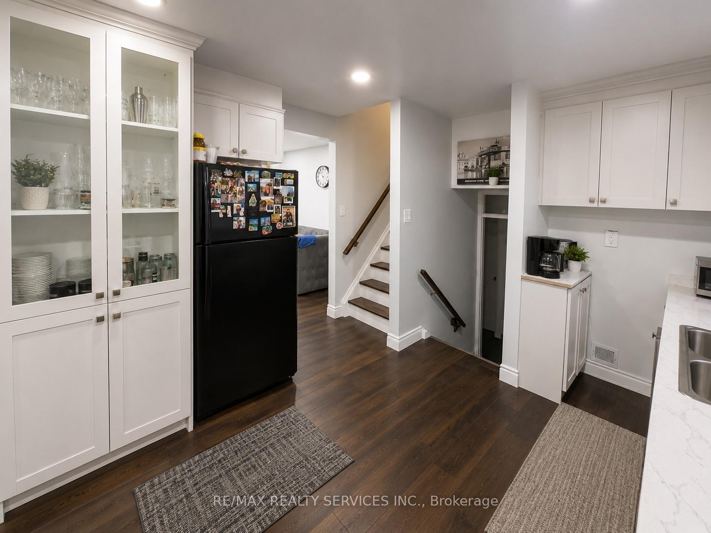 Photo 7 of 71 Newlyn Crescent, Brampton, Brampton North — HOMEH