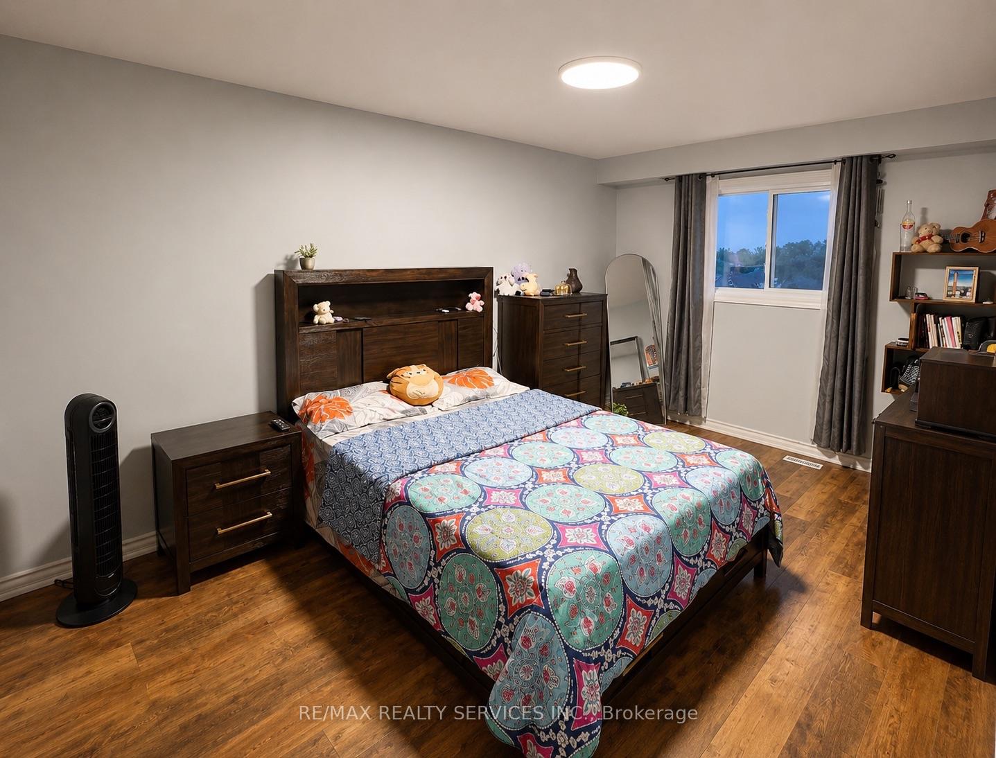 Photo 9 of 71 Newlyn Crescent, Brampton, Brampton North — HOMEH