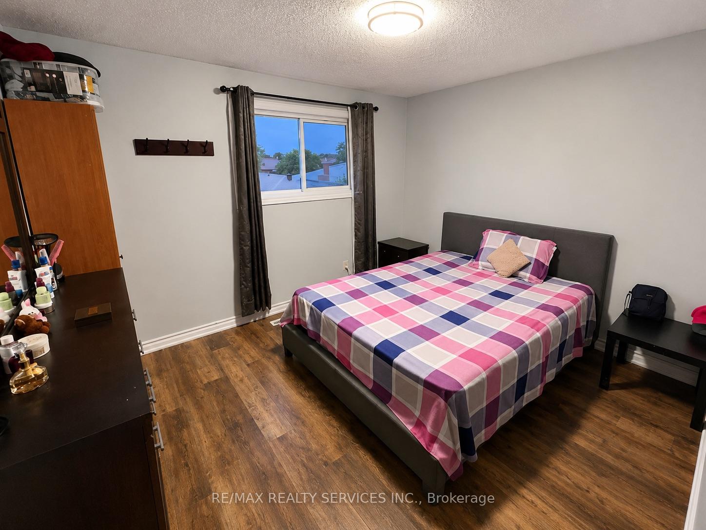 Photo 10 of 71 Newlyn Crescent, Brampton, Brampton North — HOMEH