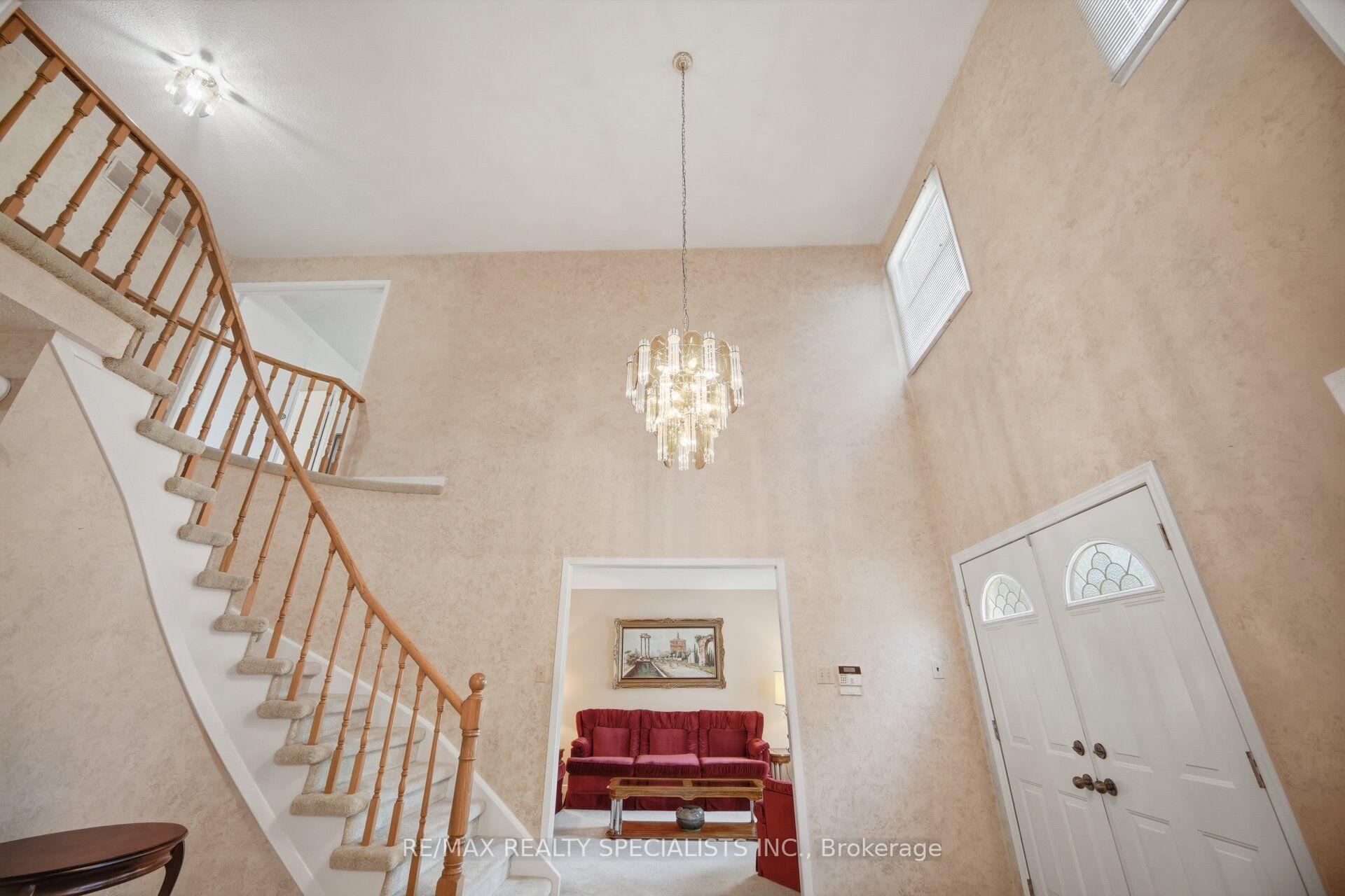 Photo 5 of 18 Jill Crescent, Brampton, Northgate — HOMEH