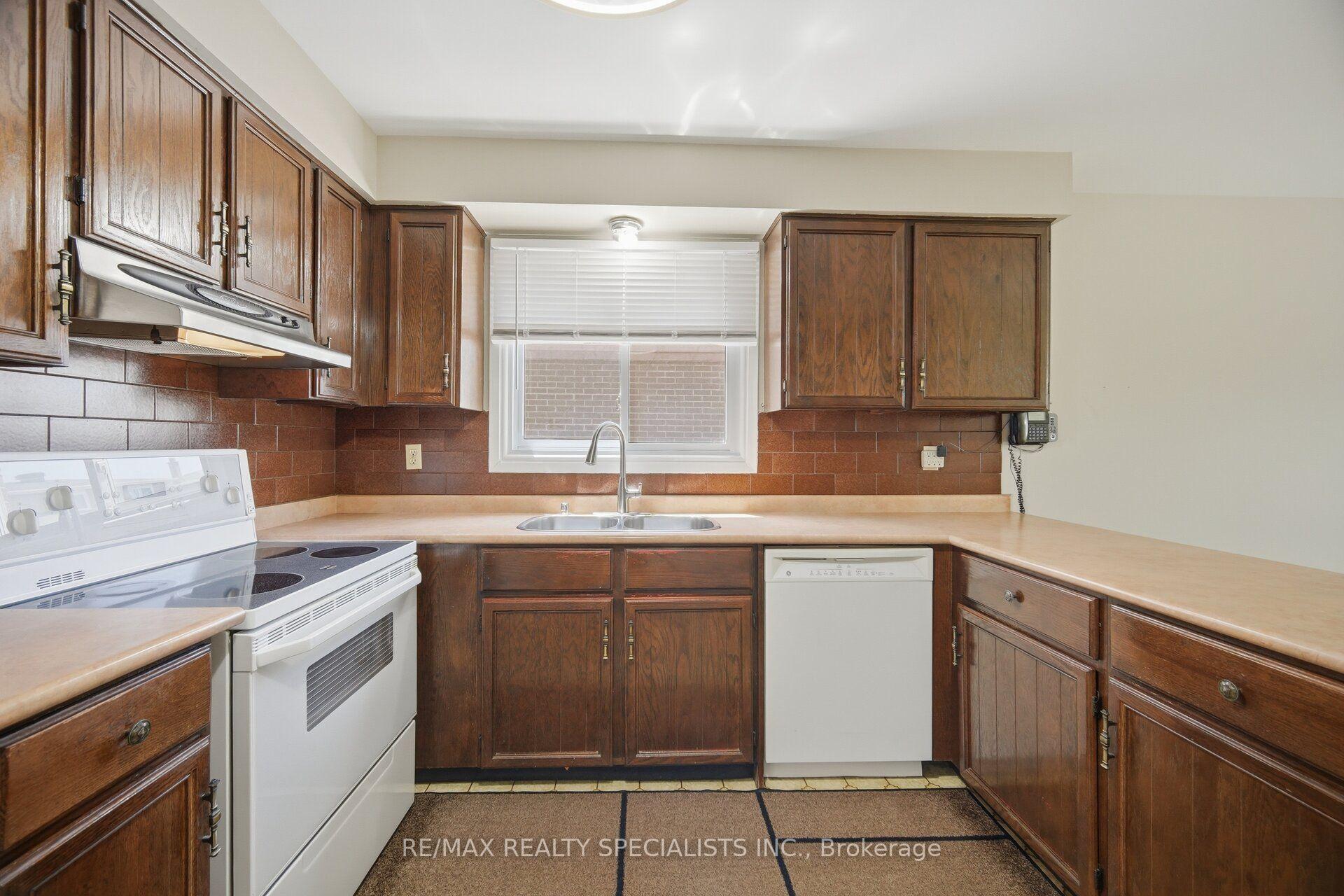 Photo 11 of 18 Jill Crescent, Brampton, Northgate — HOMEH