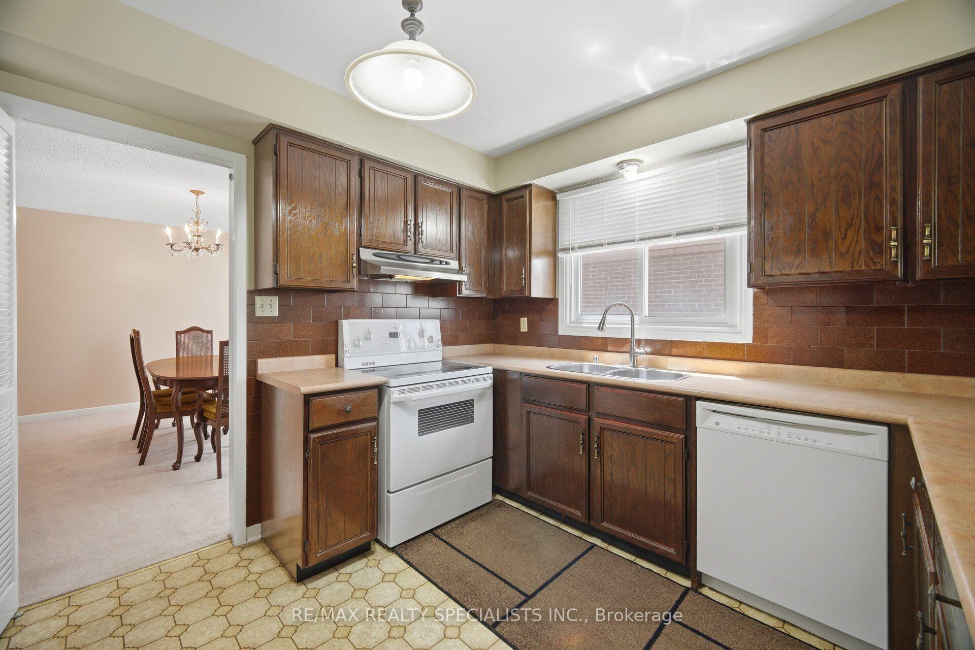 Photo 12 of 18 Jill Crescent, Brampton, Northgate — HOMEH