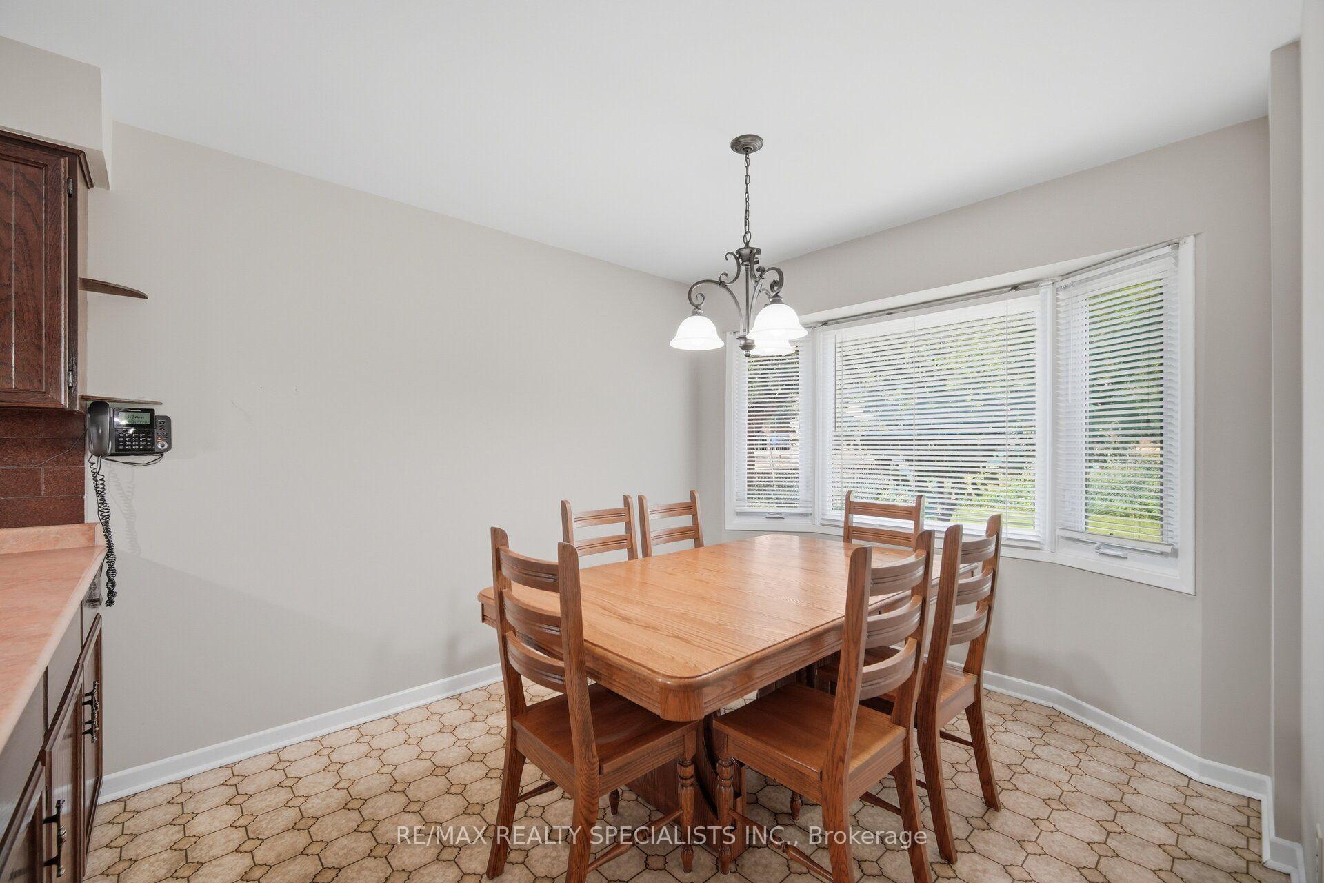 Photo 14 of 18 Jill Crescent, Brampton, Northgate — HOMEH