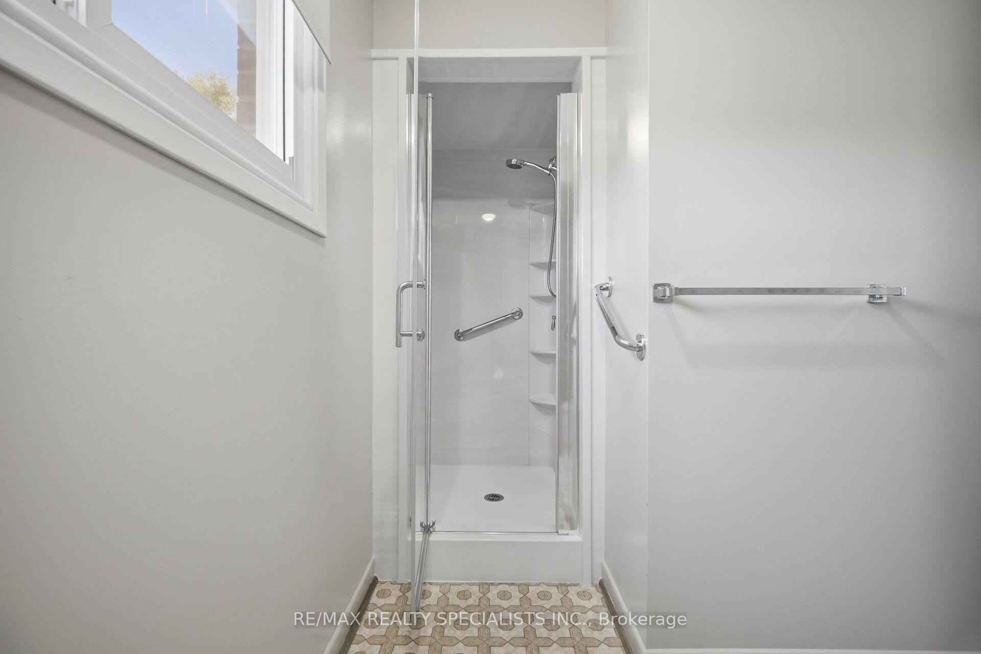 Photo 23 of 18 Jill Crescent, Brampton, Northgate — HOMEH