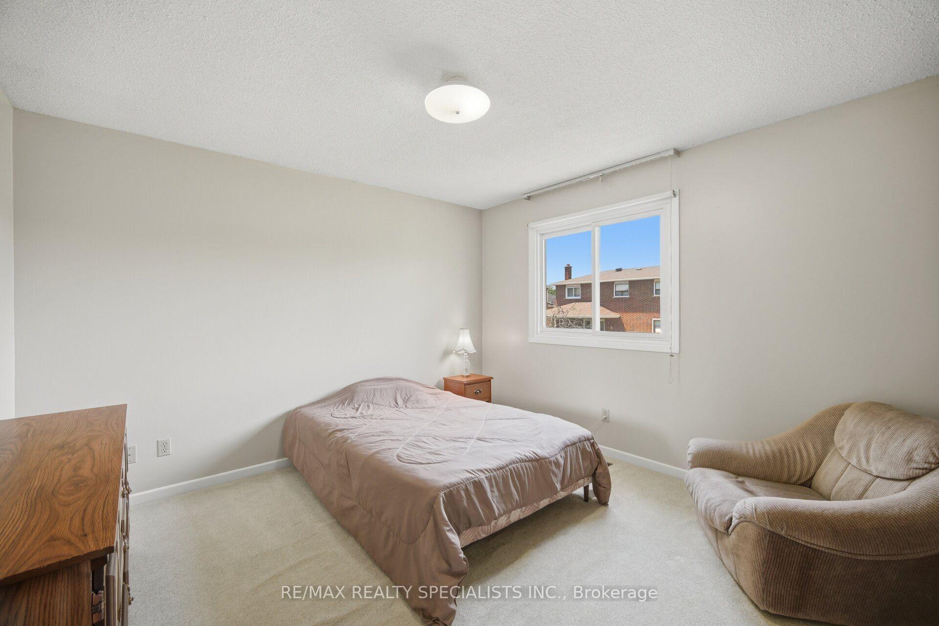 Photo 24 of 18 Jill Crescent, Brampton, Northgate — HOMEH