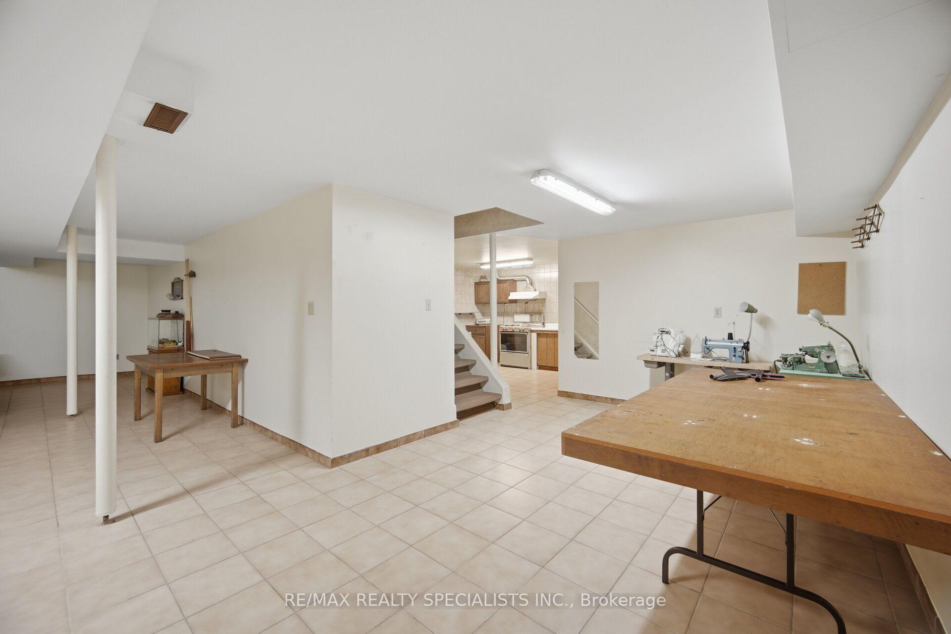 Photo 32 of 18 Jill Crescent, Brampton, Northgate — HOMEH