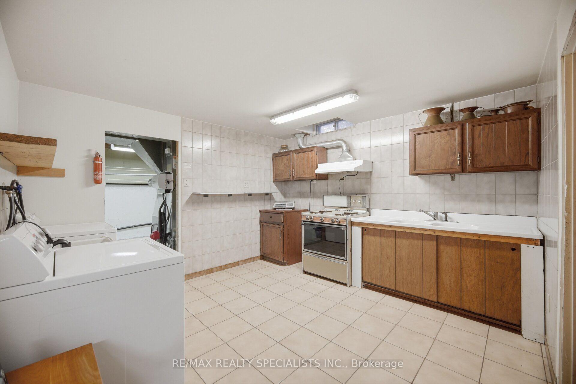Photo 36 of 18 Jill Crescent, Brampton, Northgate — HOMEH